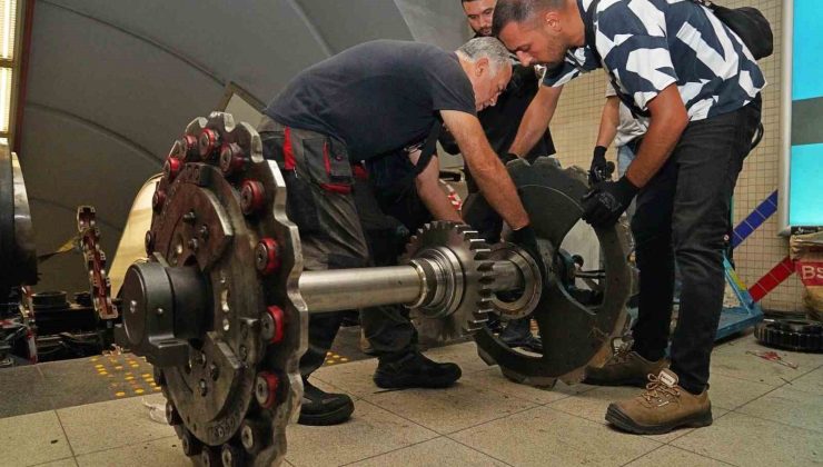 İzmir Metro ekipleri yürüyen merdiven mesaisinde