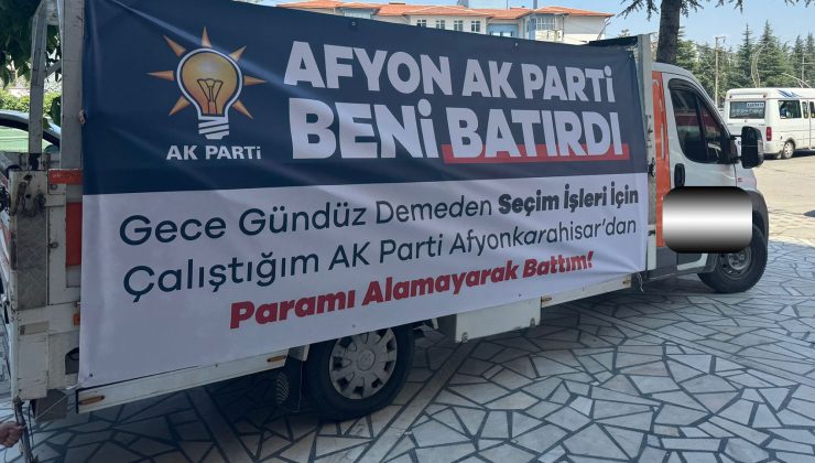 Afyonlu esnaf aracına astığı ilginç pankartla gündem oldu: “Afyon AK Parti Beni Batırdı”