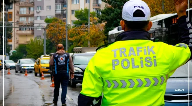 İzmir trafiğinde sıkı denetim: Bir haftada 25 bin ceza